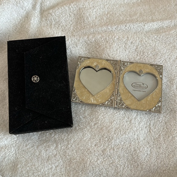 Things Remembered Foldable Picture Frame - Picture 5 of 5